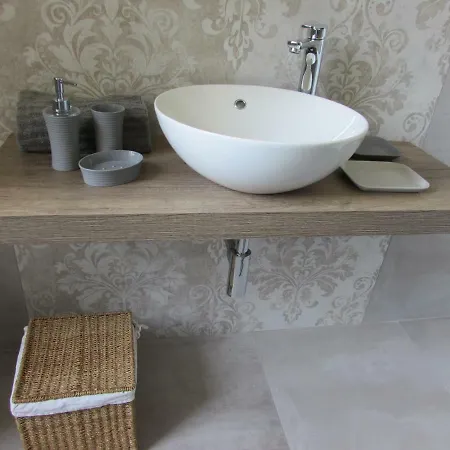 Rina Guest house